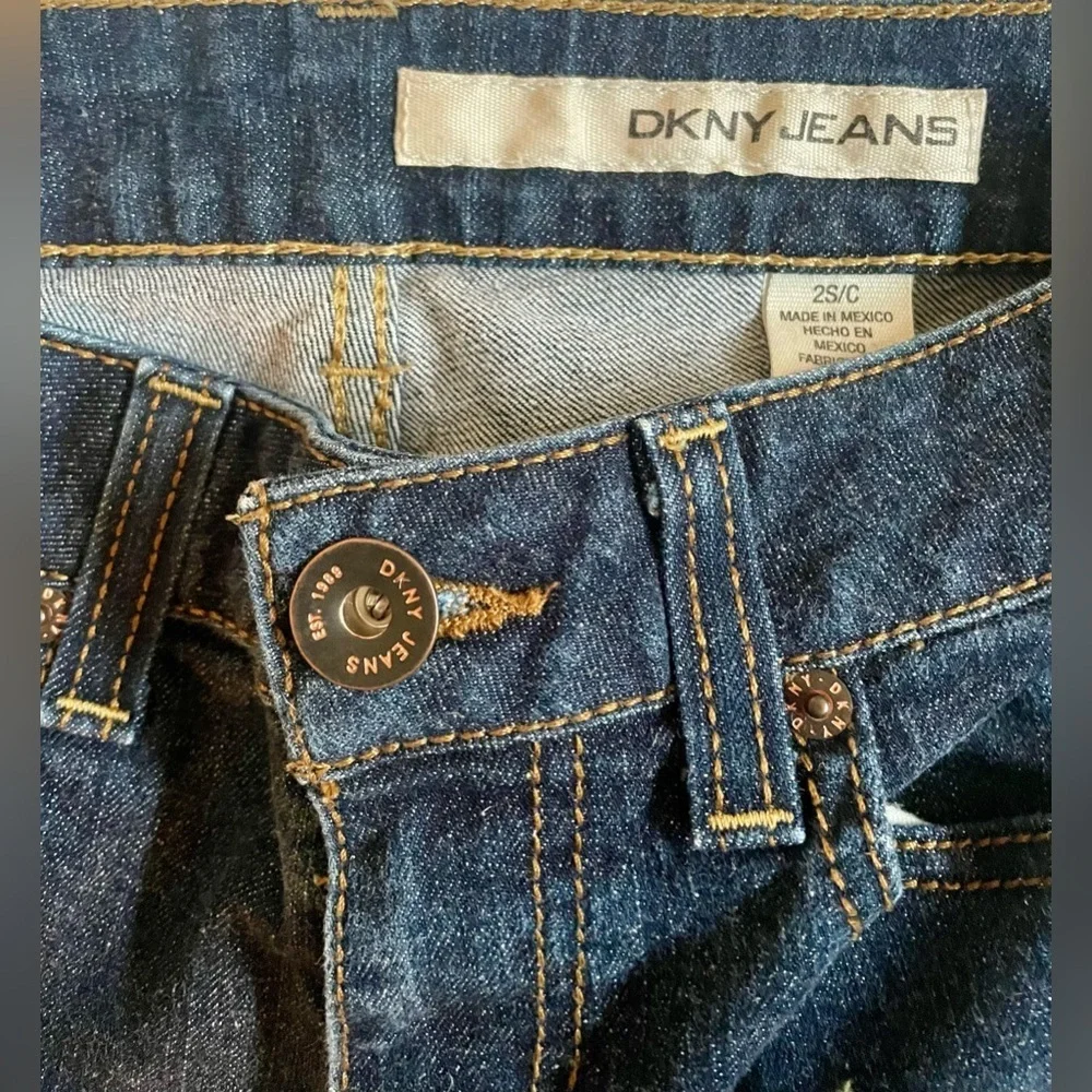 DKNY jeans, size 2s/c (juniors) dark denim - Picture 2 of 4
